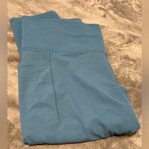 Athleta Salutation stash capri leggings in Teal-NWOT